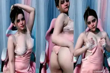 Vanya Toket Gede Pantat Bulat Dientot Becek Puas